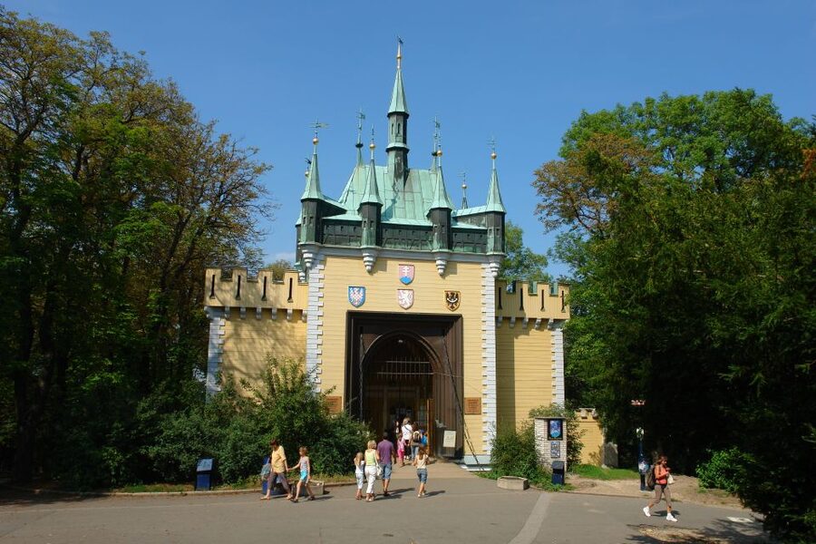 Prague: Petřín Tower and Mirror Maze Entry Ticket - Key points to know before you go