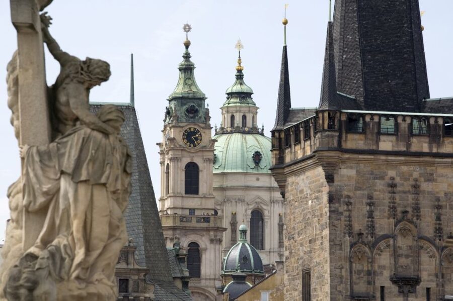 Prague: Prague Castle and Little Quarter Guided Walking Tour - St. Vitus Cathedral and the royal center