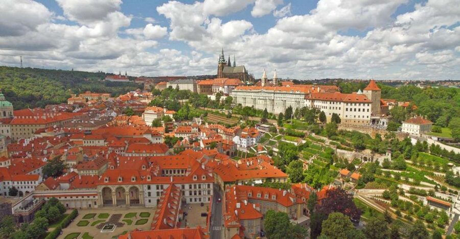 Prague: Prague Castle and Lobkowicz Palace Entry Tickets - Finding Lobkowicz Palace and collecting your ticket