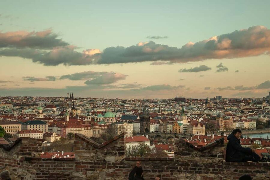 Prague: Prague Castle & Charles Bridge – guided tour in German - Golden Lane and Daliborka Tower