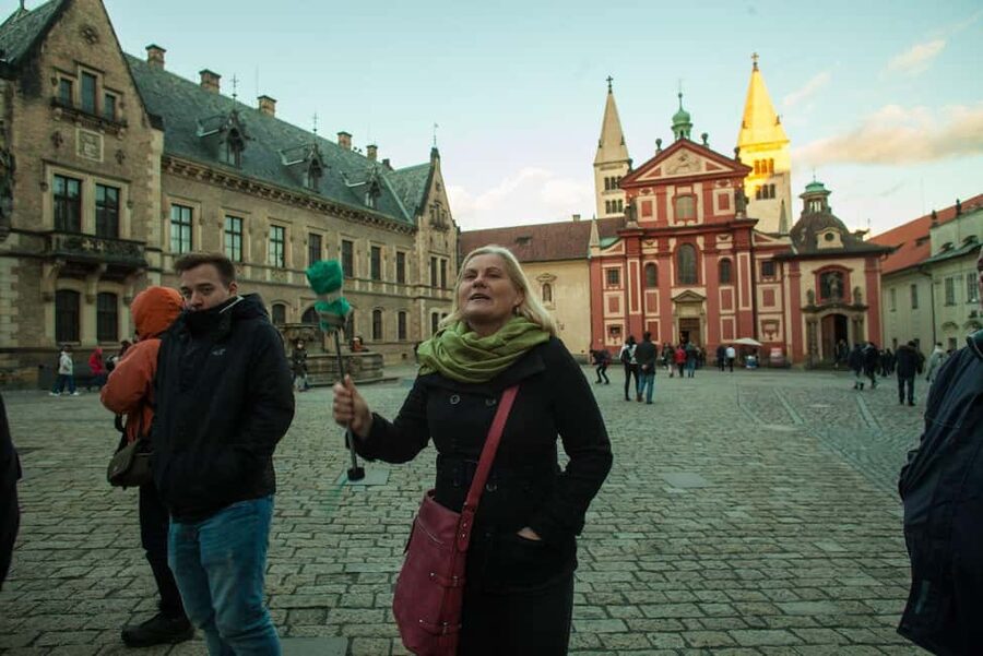 Prague: Prague Castle & Charles Bridge – guided tour in German - What the $19 price really covers