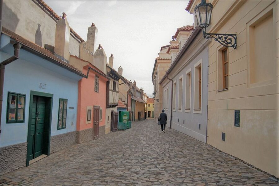 Prague: Prague Castle Complex Smartphone Audio Guide - How the map and chapters affect your visit