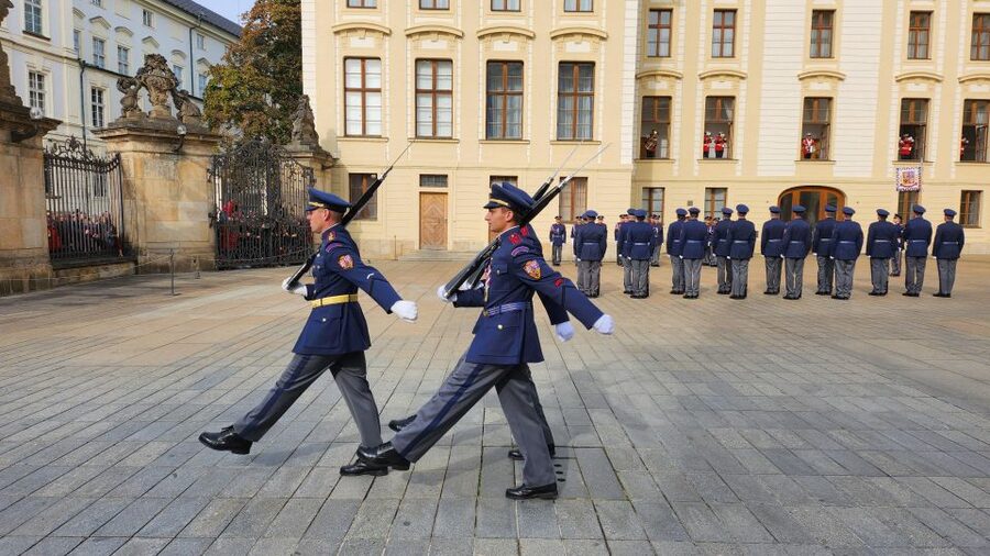 Prague: Prague Castle Private Walking Tour - Prague Castle in One Walk