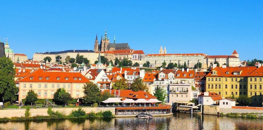 Prague: Prague Castle Private Walking Tour - St. George’s Basilica and the Early Middle Ages