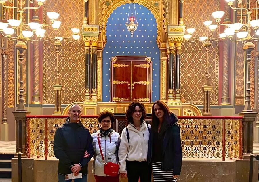 Prague: Prague Synagogues & the Jewish Cemetery Guided Tour - What the $42 price really covers