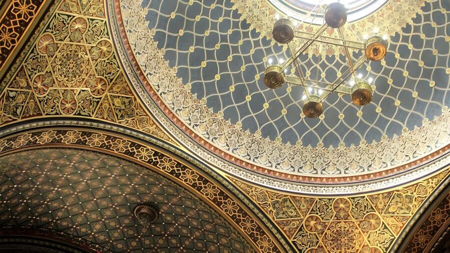 Prague: Prague Synagogues & the Jewish Cemetery Guided Tour - The Spanish Synagogue brings the route to a grand finish