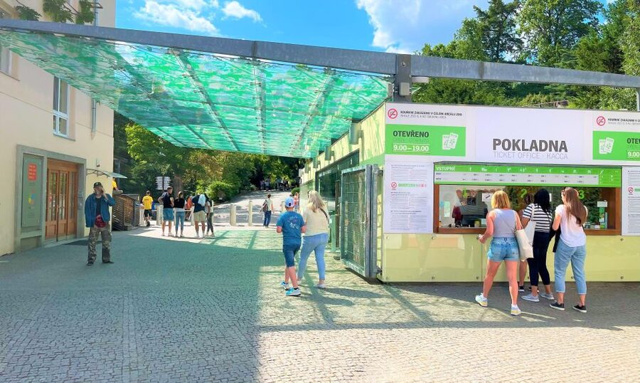Prague: Prague Zoo Audio Guide with E-Ticket - Following the maps without losing your way