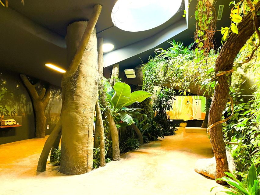 Prague: Prague Zoo Audio Guide with E-Ticket - Food, toilets, and places to rest