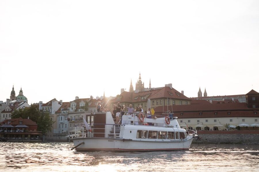 Prague: Private Beer Boat Cruise with Unlimited Beer - A beer cruise with Prague’s best river views