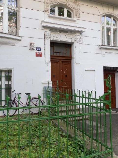 Prague: Private Prague Art Nouveau and Cubism Tour - House of the Black Madonna and Prague Cubism