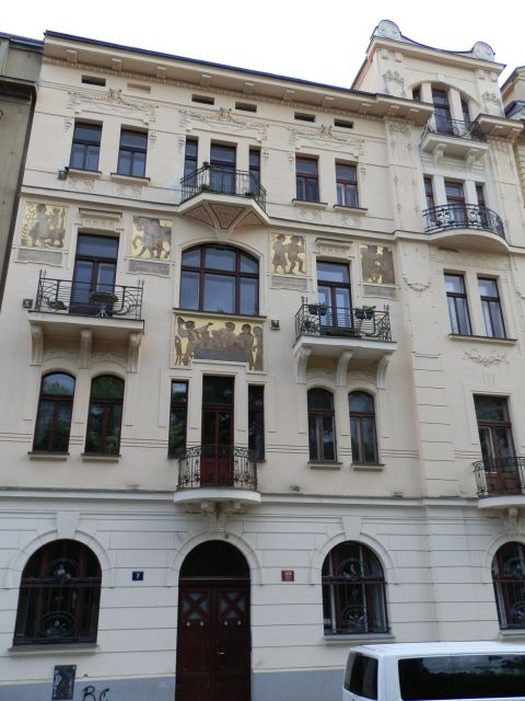Prague: Private Prague Art Nouveau and Cubism Tour - What the guide adds to the buildings