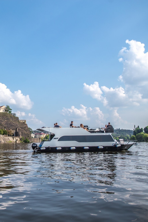 Prague: Private River Cruise with Unlimited Beer or Prosecco - Who should book this cruise?