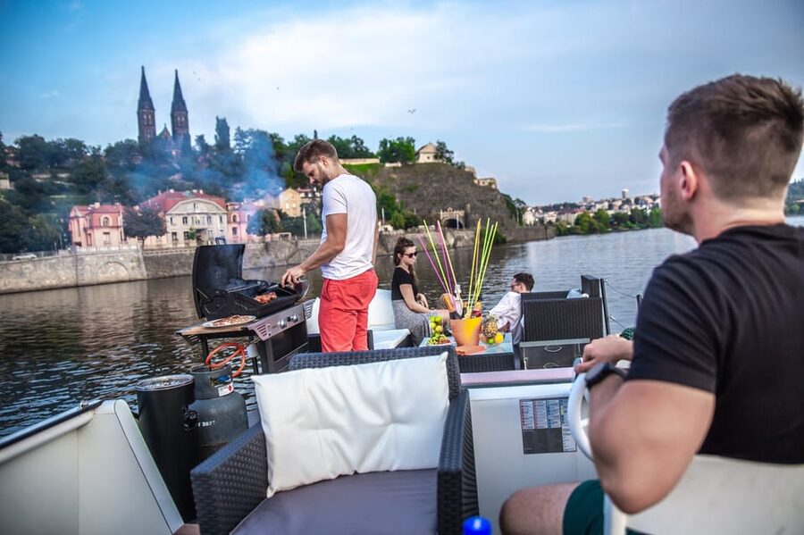 Prague: Private River Cruise with Unlimited Beer or Prosecco - Unlimited beer or chilled Prosecco