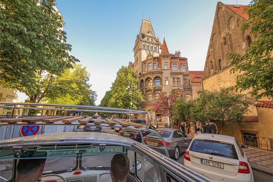 Prague: Private Sightseeing Tour in original VW Samba bus - A local guide, with one practical audio warning