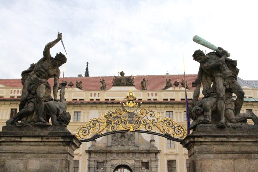 Prague: Private Tour of the Prague Castle Grounds - Why Prague Castle works best with a guide