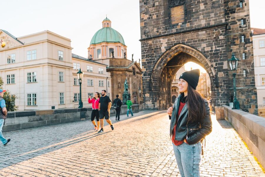 Prague: Professional Photoshoot at Charles Bridge - What happens on the bridge