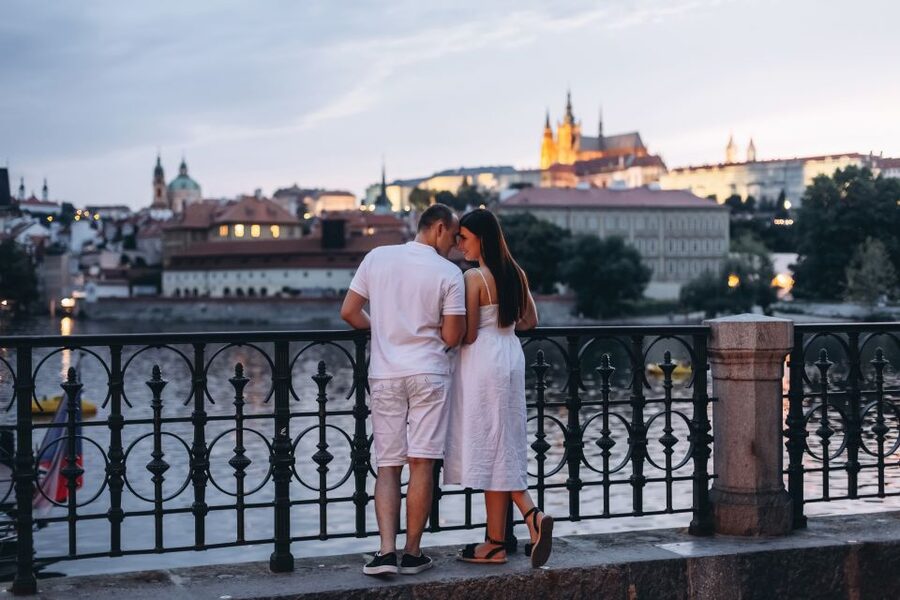 Prague: Professional Photoshoot at Prague Castle - What happens during the 15 to 45 minute session