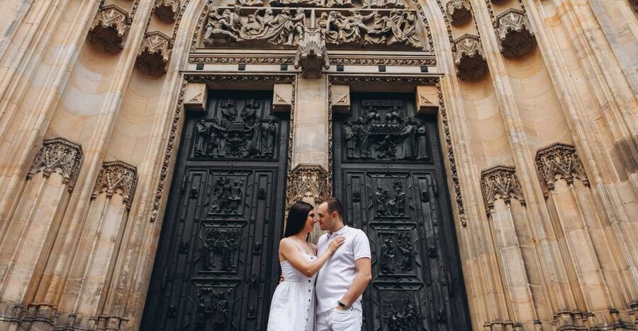 Prague: Professional Photoshoot at Prague Castle - Meeting your photographer outside Prague Medieval Tavern