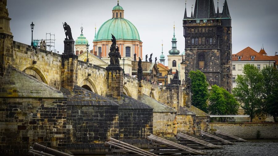Prague: River Cruise, Charles Bridge Museum, & Walking Tour - Mulled wine, gingerbread, and the practical extras