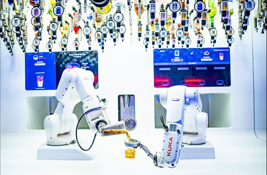 Prague: Robotic Bar Entry with a Drink Included - What you can watch from the front row