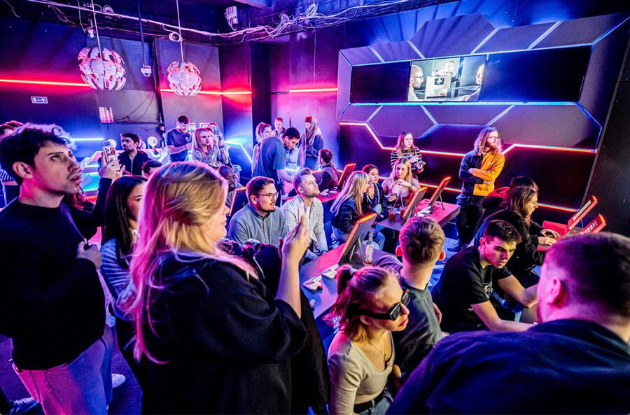 Prague: Robotic Bar Entry with a Drink Included - Who will enjoy this short Prague stop?