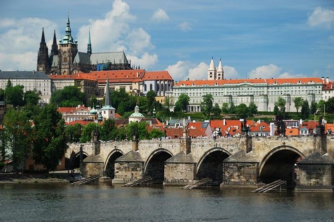 Prague's charming old places tour in Russian language - Rotunda views and the Vltava riverfront
