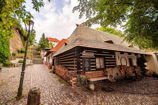 Prague's charming old places tour in Russian language - Charles Bridge and Kampa Island