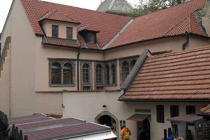 Prague's Jewish Quarter: A Self-Guided Audio Tour - Old Jewish Cemetery and a quieter pause