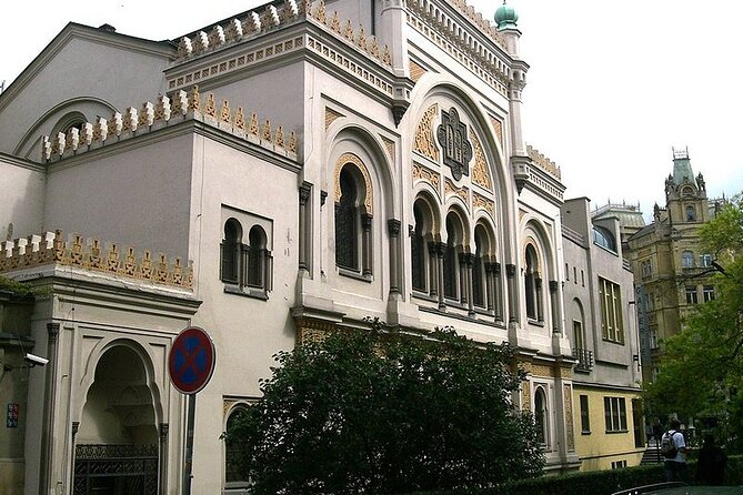 Prague's Jewish Quarter: A Self-Guided Audio Tour - Spanish Synagogue and the value of looking up