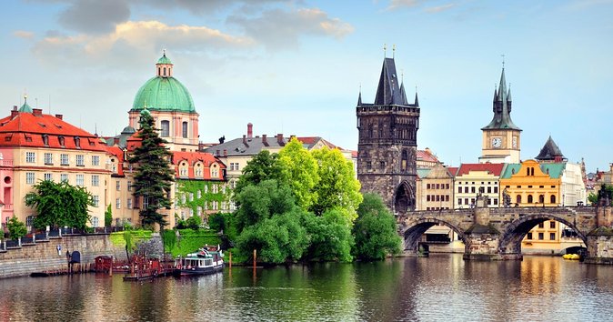 Prague´s Old Town, Jewish Quarter and Charles Bridge Private Tour - From the Municipal House to the medieval Powder Tower