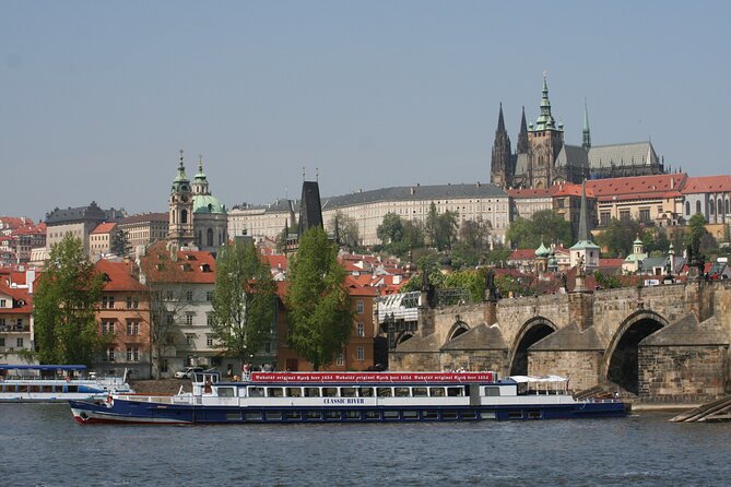 Prague: Sightseeing Boat Cruise with Buffet Dinner - Dinner with Prague moving past the windows