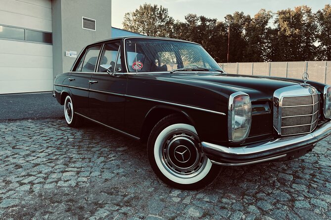 Prague Sightseeing Express Tour in Classic Car - Along the river to Charles Bridge