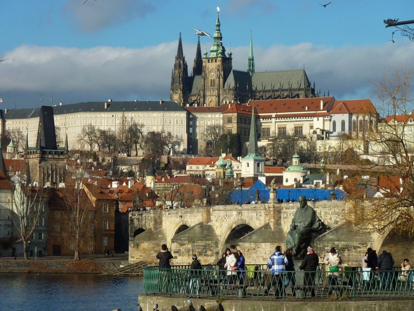 Prague Sightseeing Tour with Lunch - Prague Castle and the old seat of power
