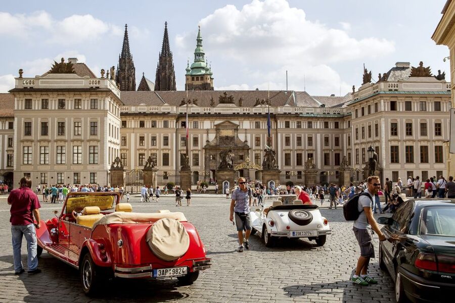 Prague: Skip-the-line Castle Ticket and Optional AudioGuide - Getting there and planning the practical details