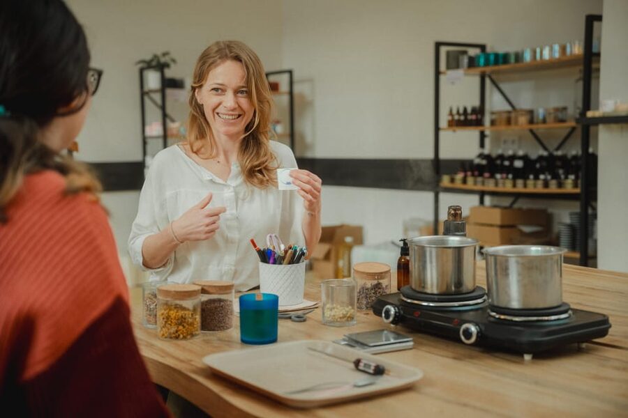 Prague: Soy Candle-Making Workshop - How much help will you get?