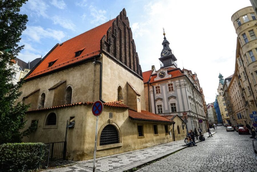 Prague: Synagogues and Jewish Quarter Private Walking Tour - Seeing the Old Ceremonial Hall