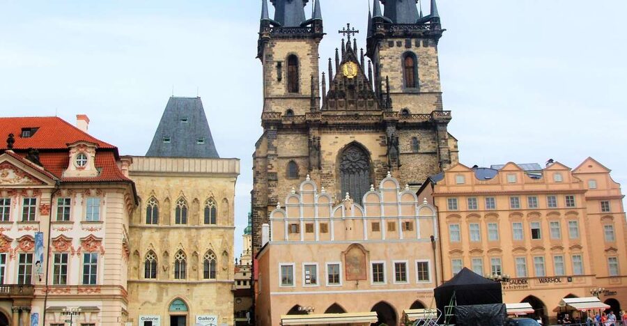 Prague: Tailored Sightseeing Tour in French - Who will get the most from this tour