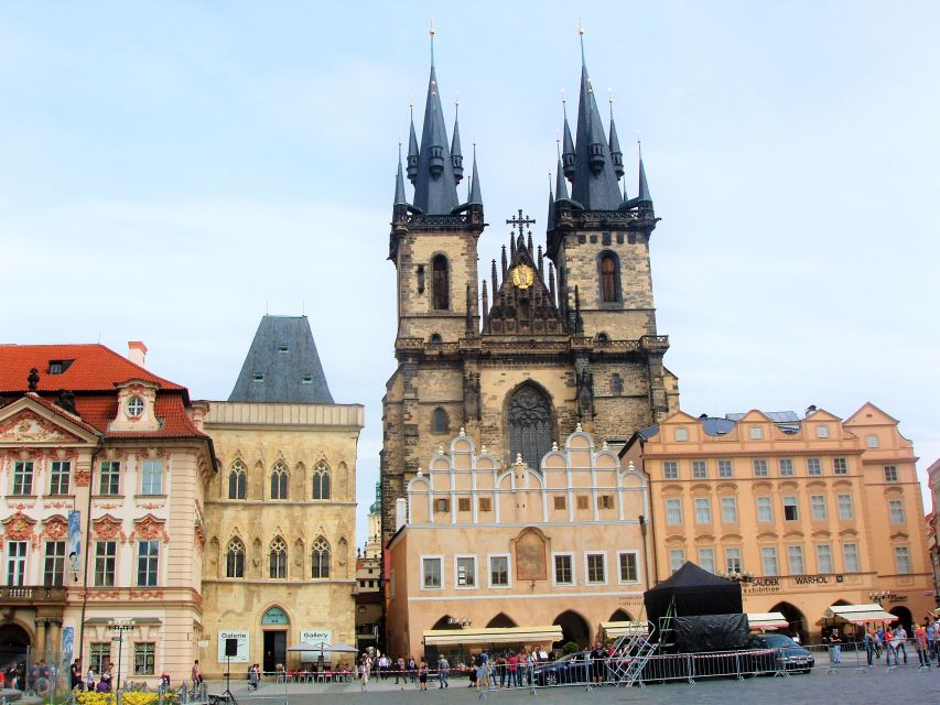 Prague: Tailored Sightseeing Tour in French - Why the private format can be worth $52