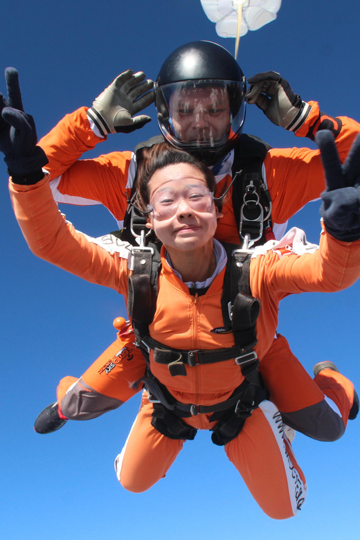 Prague: Tandem Skydiving 14,000ft over Prague with Transfers - Preparing for the 14,000-foot jump