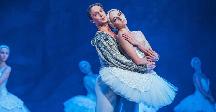 Prague: The Best of Swan Lake Ballet Tickets - Meeting the swans, prince, and sorcerer