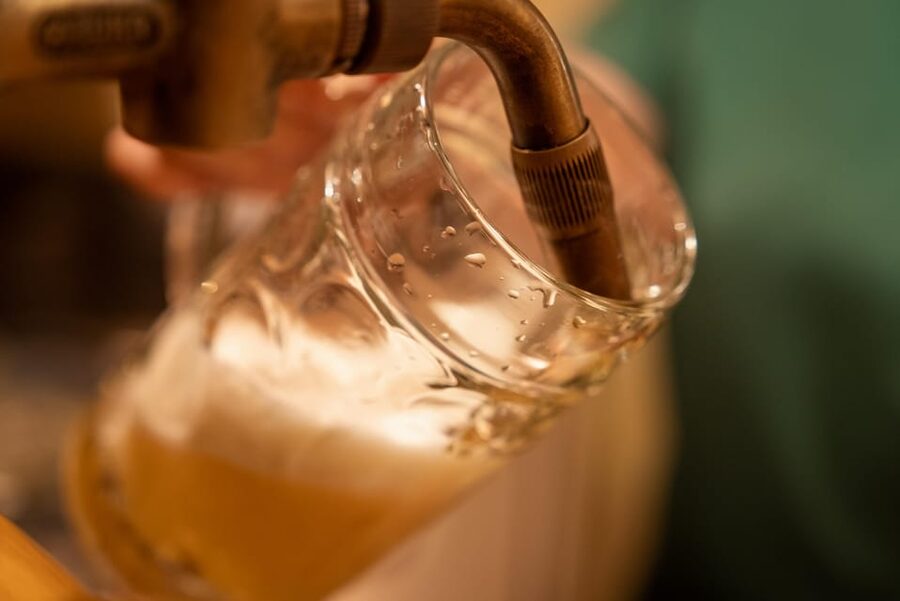 Prague: The Largest Beer SPA with Unlimited Beer Consumption - The first 30 minutes: warm water and unlimited drinks