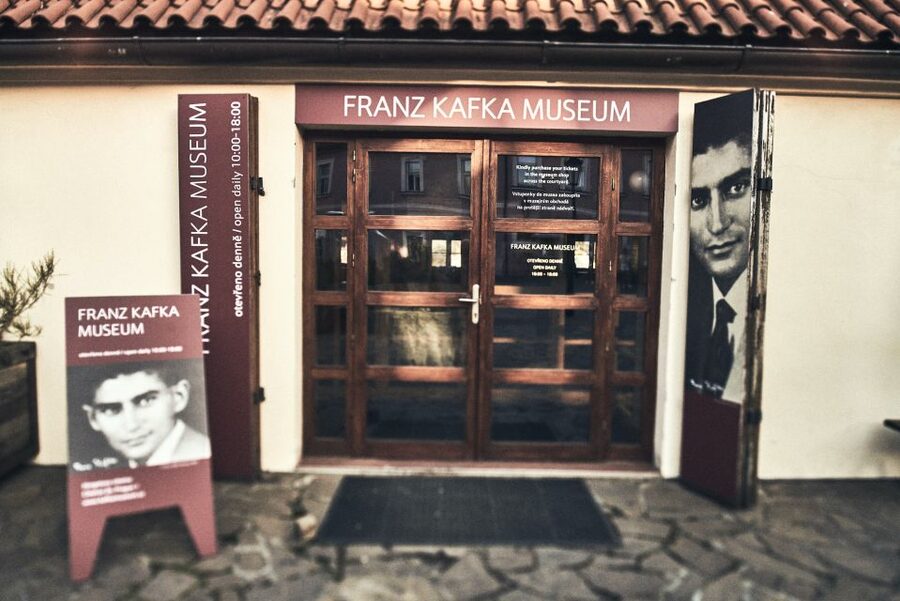 Prague: Tickets for the Franz Kafka Museum - Meeting the host beneath the yellow umbrella