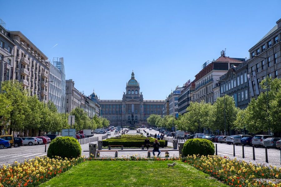 Prague Tour in Spanish - What the guide adds in Spanish
