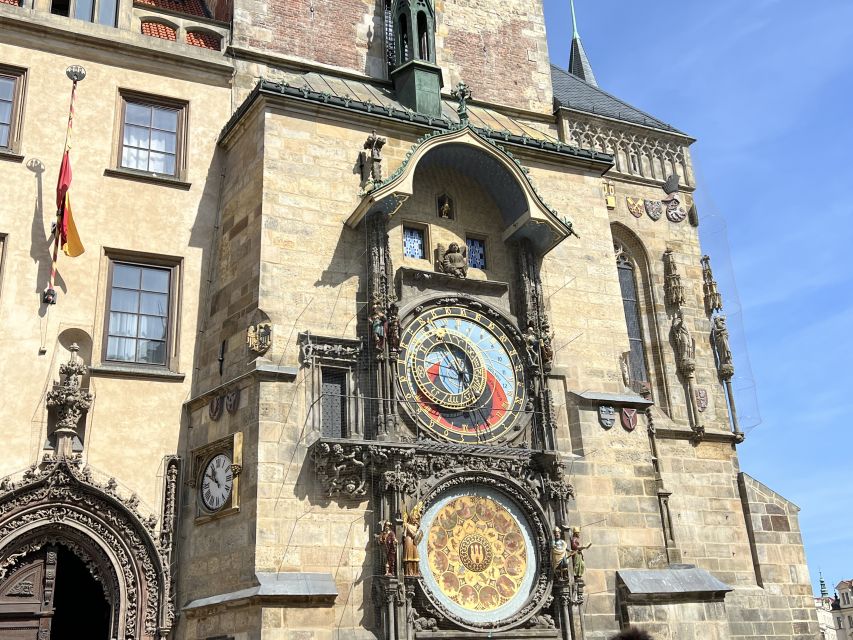 Prague Tour in Spanish - A 150-minute route through Prague’s political past