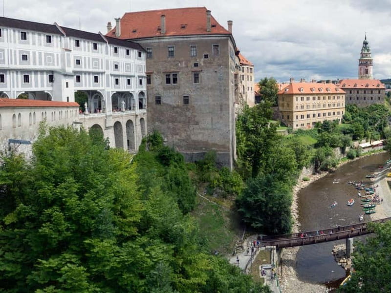 Prague: Transfer to Vienna via fabulous Cesky Krumlov - The guide can shape the day