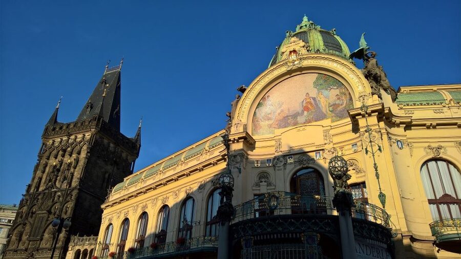 Prague: Vintage Car Ride and Walking Tour - Key points at a glance