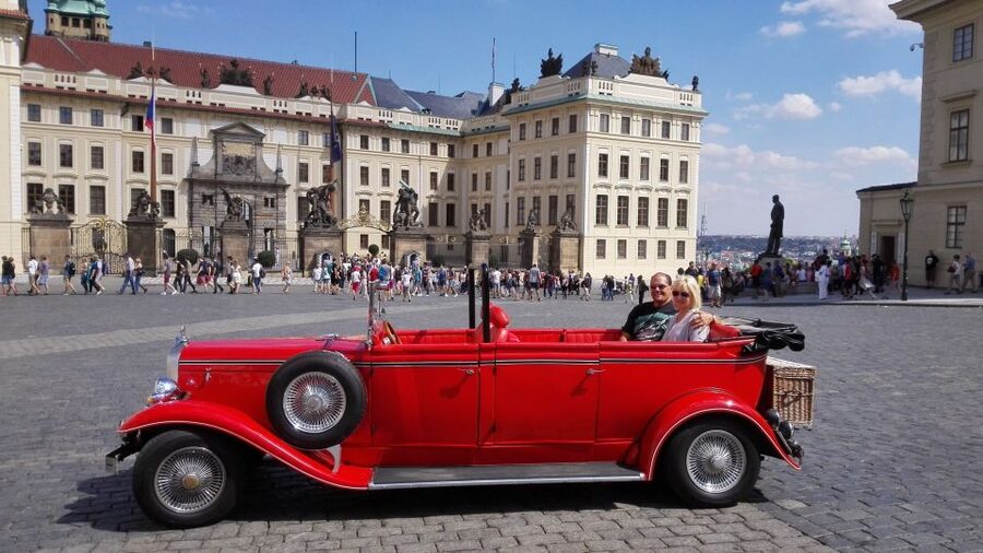 Prague: Vintage Car Ride and Walking Tour - Prague Castle is the turning point