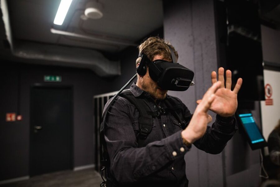 Prague: Virtual-Reality Time-Travel Experience to 1593 - From famous monuments to the Jewish Quarter