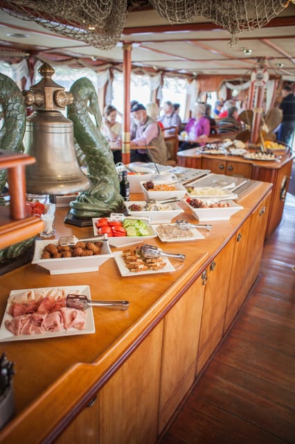 Prague: Vltava River Evening Dinner Cruise - Lesser Town and the Vltava lock