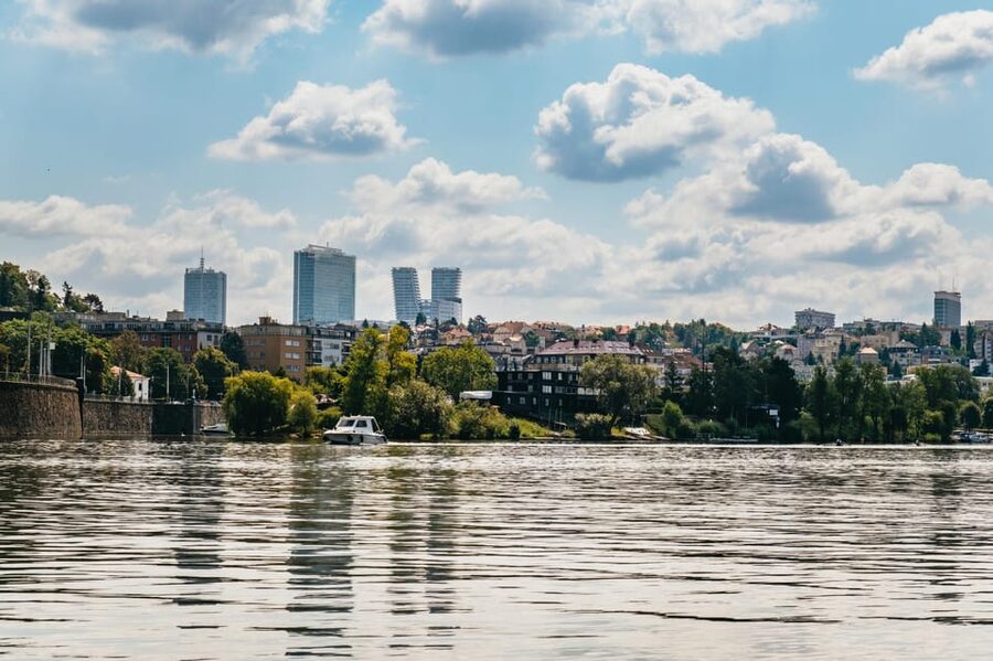 Prague: Vltava River Guided Canoeing Tour - What happens during the 150-minute paddle